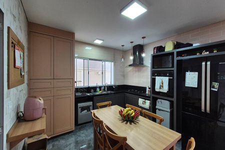 Casa de condomínio à venda com 314m², 4 quartos e 4 vagas Casa de condomínio à venda com 314m², 4 quartos e 4 vagasCozinha