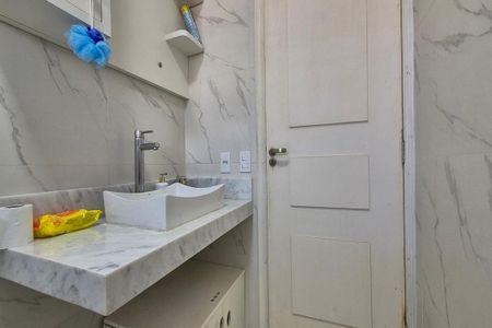 Casa de condomínio à venda com 314m², 4 quartos e 4 vagas Casa de condomínio à venda com 314m², 4 quartos e 4 vagasBanheiro da Suíte