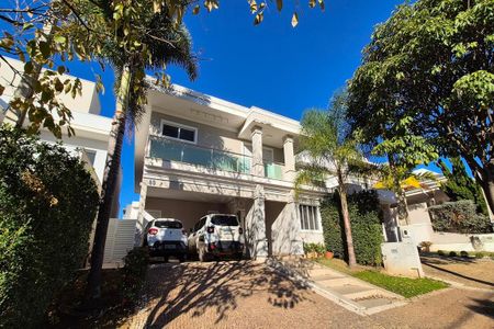 Casa de condomínio à venda com 314m², 4 quartos e 4 vagas Casa de condomínio à venda com 314m², 4 quartos e 4 vagasFachada do Prédio