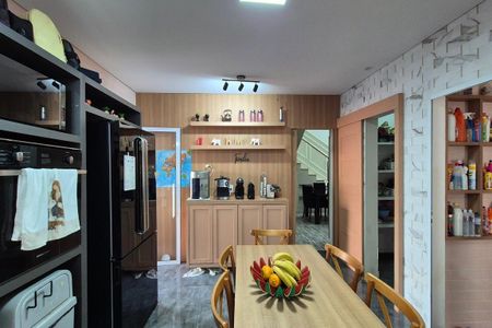Casa de condomínio à venda com 314m², 4 quartos e 4 vagas Casa de condomínio à venda com 314m², 4 quartos e 4 vagasCozinha