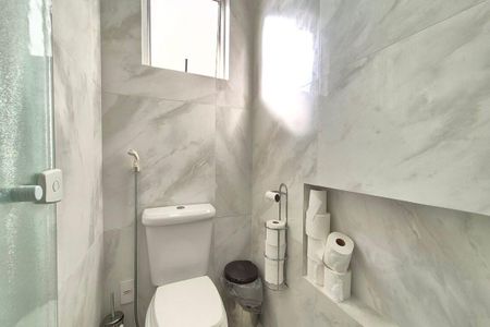 Casa de condomínio à venda com 314m², 4 quartos e 4 vagas Casa de condomínio à venda com 314m², 4 quartos e 4 vagasDetalhe do Banheiro da Suíte
