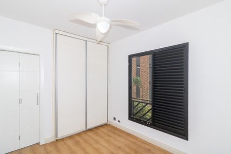 Apartamento à venda com 205m², 3 quartos e 3 vagas Apartamento à venda com 205m², 3 quartos e 3 vagasQuarto Suíte 2