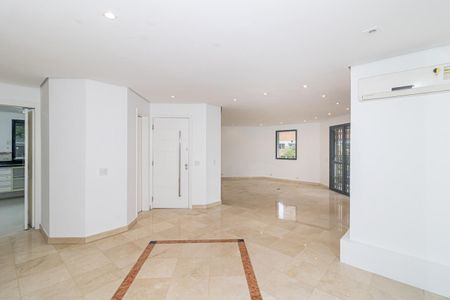 Apartamento à venda com 205m², 3 quartos e 3 vagas Apartamento à venda com 205m², 3 quartos e 3 vagasSala