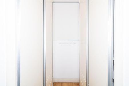 Apartamento à venda com 205m², 3 quartos e 3 vagas Apartamento à venda com 205m², 3 quartos e 3 vagasCloset da Suíte 1