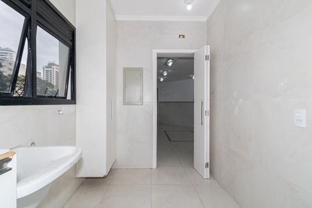 Apartamento à venda com 205m², 3 quartos e 3 vagas Apartamento à venda com 205m², 3 quartos e 3 vagasÁrea de Serviço
