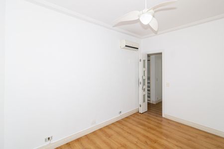 Apartamento à venda com 205m², 3 quartos e 3 vagas Apartamento à venda com 205m², 3 quartos e 3 vagasQuarto Suíte 1
