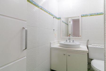 Apartamento à venda com 205m², 3 quartos e 3 vagas Apartamento à venda com 205m², 3 quartos e 3 vagasBanheiro da Suíte 2