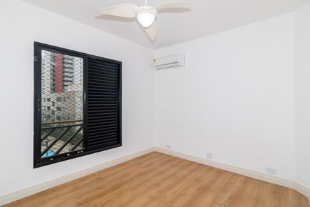 Apartamento à venda com 205m², 3 quartos e 3 vagas Apartamento à venda com 205m², 3 quartos e 3 vagasQuarto Suíte 2