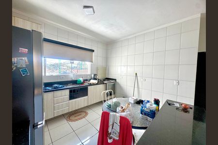 Cozinha de casa para alugar com 2 quartos, 44m² em Vila Itapoan, Guarulhos