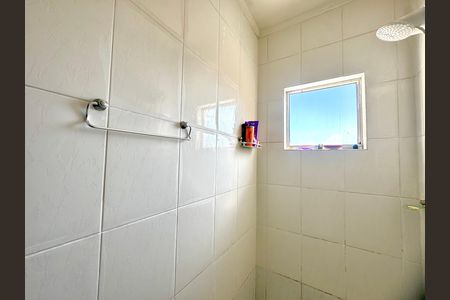 Banheiro de casa para alugar com 2 quartos, 44m² em Vila Itapoan, Guarulhos