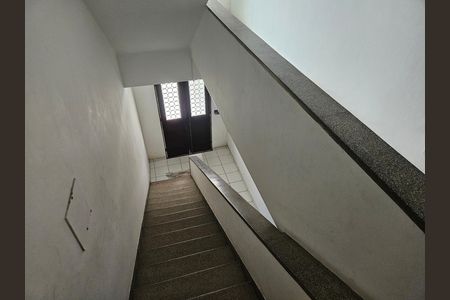 Escada de apartamento para alugar com 2 quartos, 92m² em Graça, Salvador