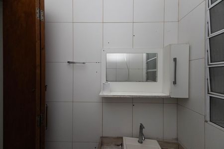 Banheiro  de casa para alugar com 1 quarto, 50m² em Vila Constança, São Paulo
