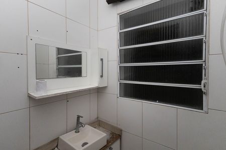 Banheiro de casa para alugar com 1 quarto, 50m² em Vila Constança, São Paulo