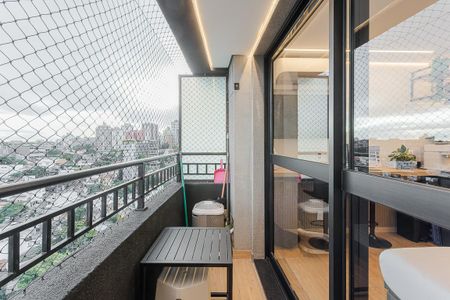 Varanda de kitnet/studio para alugar com 1 quarto, 28m² em Pinheiros, São Paulo
