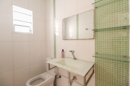 Casa à venda com 200m², 3 quartos e 2 vagas Casa à venda com 200m², 3 quartos e 2 vagasLavabo