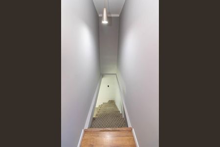 Casa para alugar com 150m², 3 quartos e 2 vagas Casa para alugar com 150m², 3 quartos e 2 vagasEscada