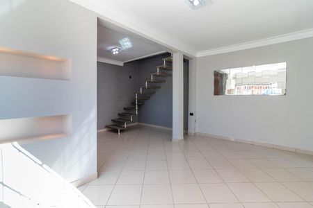 Casa para alugar com 150m², 3 quartos e 2 vagas Casa para alugar com 150m², 3 quartos e 2 vagasSala de Estar