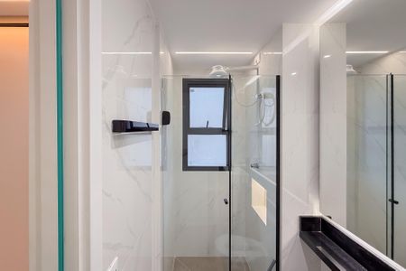 Banheiro de kitnet/studio para alugar com 1 quarto, 28m² em Ipiranga, São Paulo
