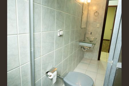 Casa para alugar com 172m², 3 quartos e 3 vagas Casa para alugar com 172m², 3 quartos e 3 vagasBanheiro Corredor
