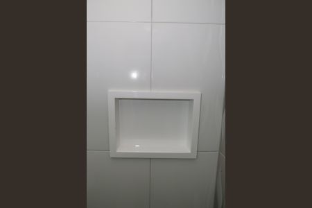 Banheiro de kitnet/studio para alugar com 1 quarto, 20m² em Lapa de Baixo, São Paulo