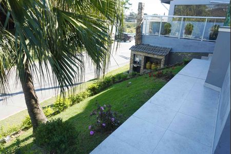 Casa de condomínio à venda com 404m², 3 quartos e 6 vagasFachada