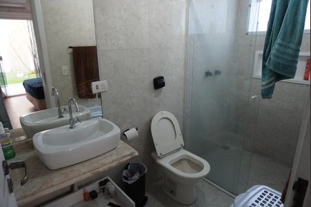 Casa de condomínio à venda com 404m², 3 quartos e 6 vagasBanheiro da Suíte 2