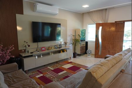 Casa de condomínio à venda com 404m², 3 quartos e 6 vagas Sala de Estar