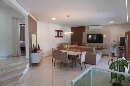 Casa de condomínio à venda com 404m², 3 quartos e 6 vagasSala de Jantar