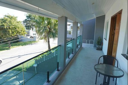 Casa de condomínio à venda com 404m², 3 quartos e 6 vagasSacada