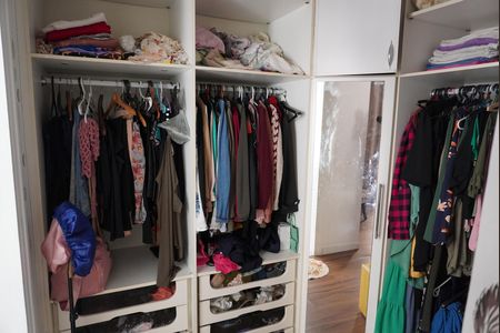 Casa de condomínio à venda com 404m², 3 quartos e 6 vagasCloset da suíte 1