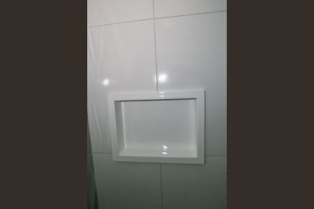Banheiro de kitnet/studio para alugar com 1 quarto, 20m² em Lapa de Baixo, São Paulo