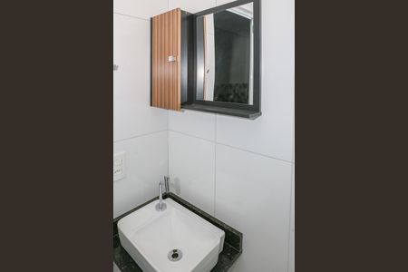 Banheiro de kitnet/studio para alugar com 1 quarto, 20m² em Lapa de Baixo, São Paulo