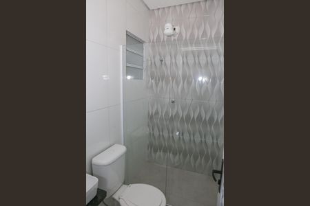 Banheiro de kitnet/studio para alugar com 1 quarto, 20m² em Lapa de Baixo, São Paulo
