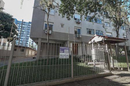 Fachada de apartamento para alugar com 1 quarto, 60m² em Jardim Lindóia, Porto Alegre