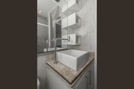 Banheiro de apartamento para alugar com 1 quarto, 60m² em Jardim Lindóia, Porto Alegre