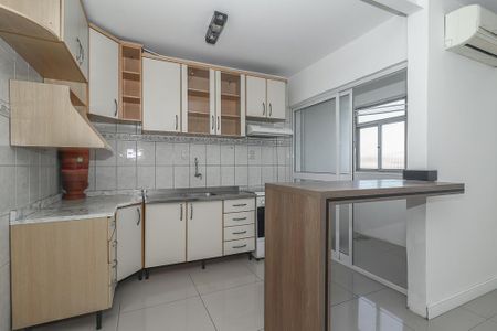 Cozinha de apartamento para alugar com 1 quarto, 60m² em Jardim Lindóia, Porto Alegre