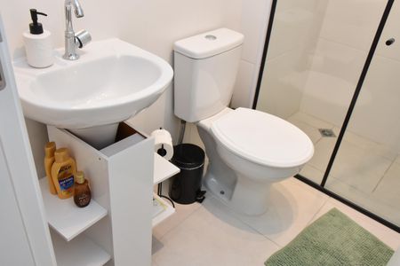 Apartamento para alugar com 64m², 2 quartos e 1 vaga Apartamento para alugar com 64m², 2 quartos e 1 vagaBanheiro da Suíte