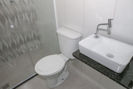 Banheiro de kitnet/studio para alugar com 1 quarto, 20m² em Lapa de Baixo, São Paulo