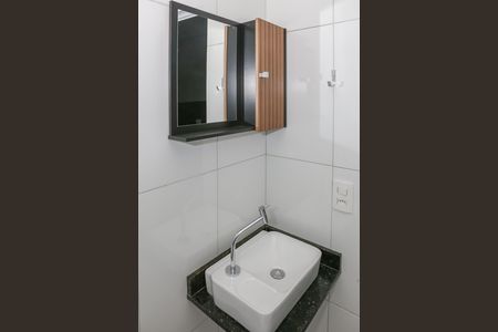 Banheiro de kitnet/studio para alugar com 1 quarto, 20m² em Lapa de Baixo, São Paulo