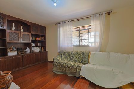 Casa à venda com 3 quartos, 270m² em Esplanada, Belo Horizonte