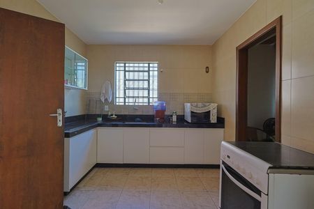 Casa à venda com 3 quartos, 270m² em Esplanada, Belo Horizonte