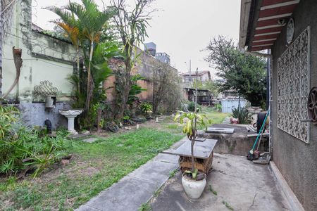 Casa à venda com 146m², 4 quartos e 6 vagas Casa à venda com 146m², 4 quartos e 6 vagasQuintal