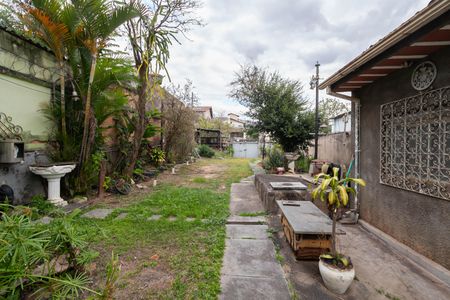 Casa à venda com 146m², 4 quartos e 6 vagas Casa à venda com 146m², 4 quartos e 6 vagasQuintal