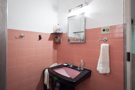 Casa à venda com 146m², 4 quartos e 6 vagas Casa à venda com 146m², 4 quartos e 6 vagasBanheiro social