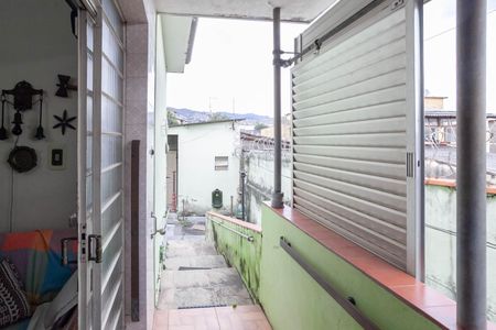 Casa à venda com 146m², 4 quartos e 6 vagas Casa à venda com 146m², 4 quartos e 6 vagasVaranda