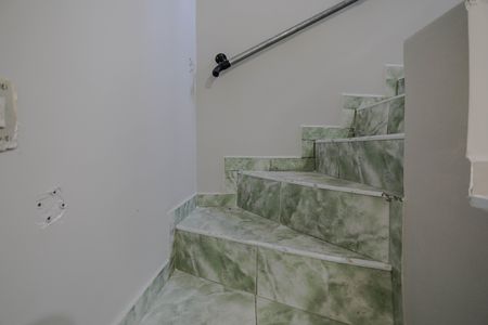 Casa para alugar com 80m², 2 quartos e 1 vagaEscada
