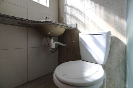 Casa para alugar com 80m², 2 quartos e 1 vagaBanheiro - Quarto 1 - Suíte