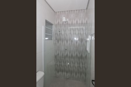 Banheiro de kitnet/studio para alugar com 1 quarto, 20m² em Lapa de Baixo, São Paulo