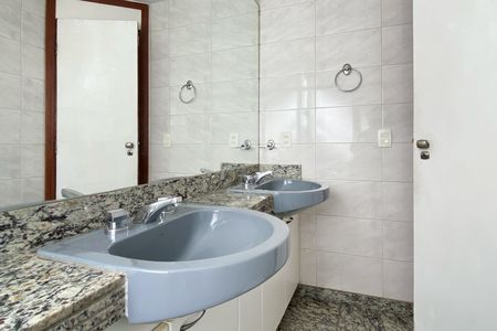 Apartamento à venda com 88m², 2 quartos e 2 vagas Apartamento à venda com 88m², 2 quartos e 2 vagasBanheiro da Suíte