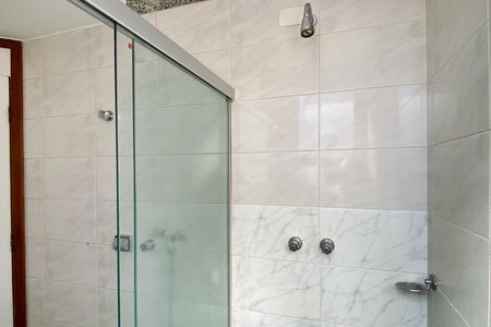 Apartamento à venda com 88m², 2 quartos e 2 vagas Apartamento à venda com 88m², 2 quartos e 2 vagasBanheiro da Suíte